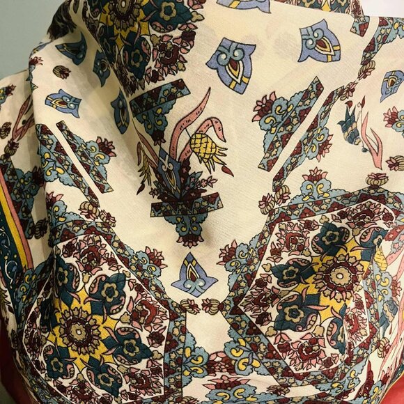 Vintage Mosaic-Inspired Square Scarf — Oriental Elegance (90 × 90 cm) - Picture 4 of 9